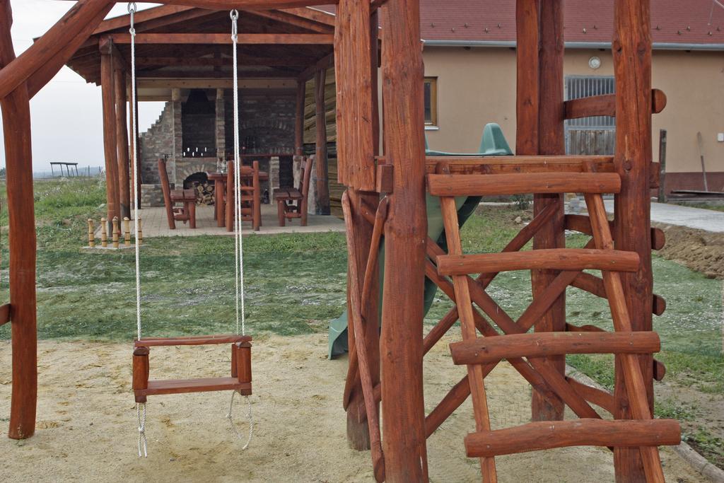 Totvar Lovas Szallashely Kovagotottos Exterior photo