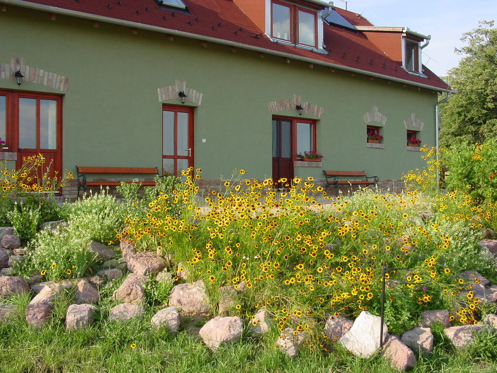 Totvar Lovas Szallashely Kovagotottos Exterior photo